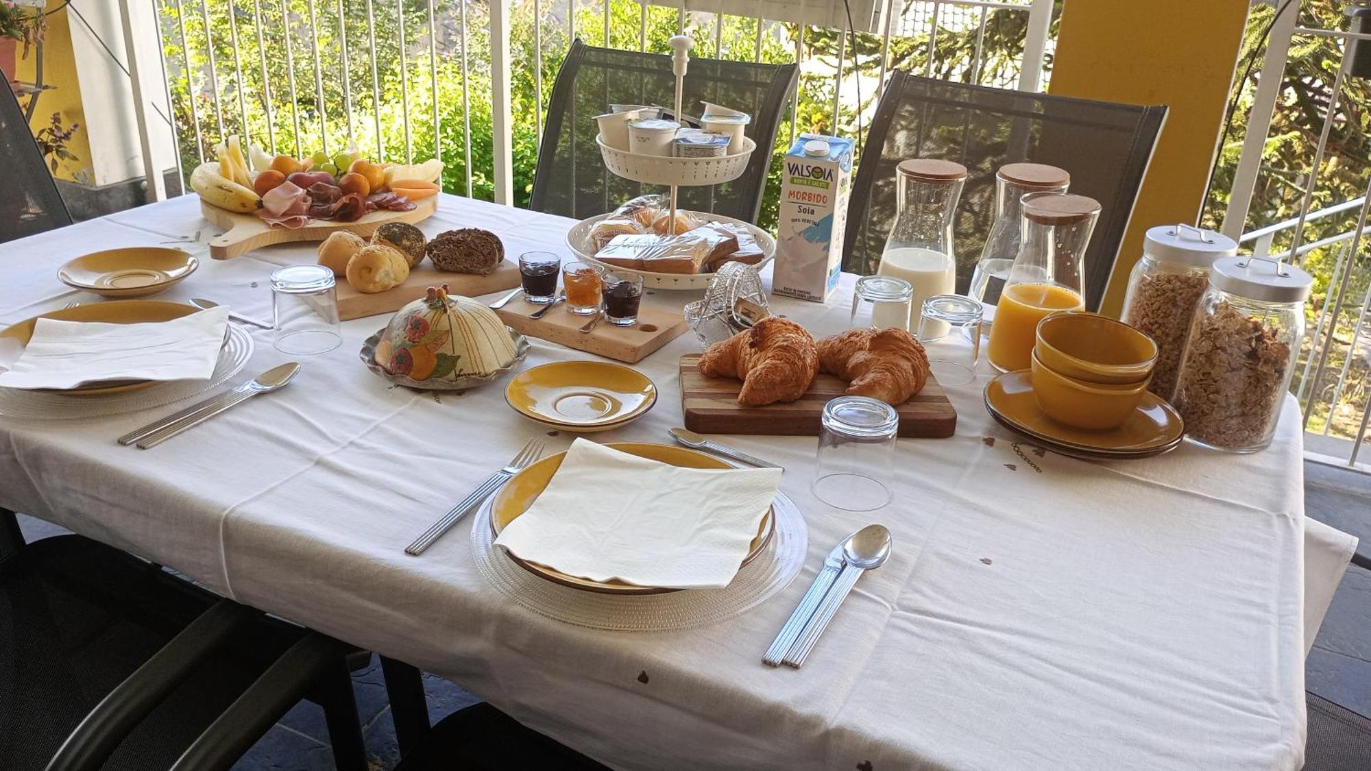 Il Giardino Di Cres Bed & Breakfast Esino Lario Bagian luar foto